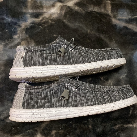 HEY DUDES!! SIZE 13 MENS. EXCELENT USED CONDITION! - Picture 4 of 8